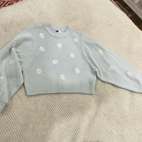 Flower Sweater - Picture 2 of 3